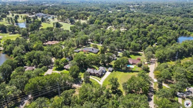 Welcome to 6616 Lakeridge Drive in Texarkana, TX! This spacious on Northridge Country Club in Texas - for sale on GolfHomes.com, golf home, golf lot