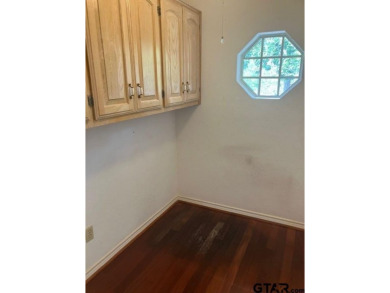 Set on a beautifully landscaped, oversized, 1 plus acre lot on Hide-A-Way Lake Golf Course in Texas - for sale on GolfHomes.com, golf home, golf lot
