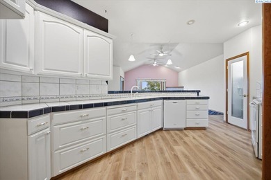 MLS# 288662 Custom-built rambler located in the desirable Sun on Sun Willows in Washington - for sale on GolfHomes.com, golf home, golf lot