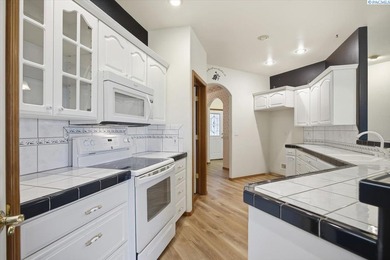 MLS# 288662 Custom-built rambler located in the desirable Sun on Sun Willows in Washington - for sale on GolfHomes.com, golf home, golf lot