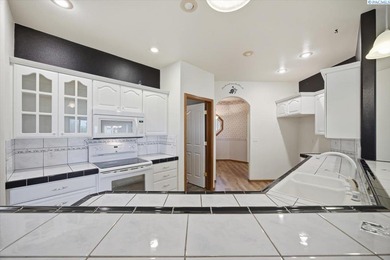 MLS# 288662 Custom-built rambler located in the desirable Sun on Sun Willows in Washington - for sale on GolfHomes.com, golf home, golf lot