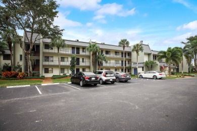 Welcome to this cozy, tastefully decorated 55+ first floor condo on Fountains Golf and Country Club in Florida - for sale on GolfHomes.com, golf home, golf lot