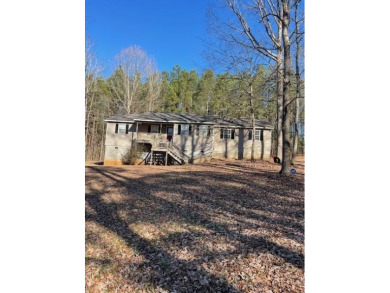 This 3 BR/2BA house has 1627 sq. ft. and was built in 2001. The on Pebblebrook Golf Club in Georgia - for sale on GolfHomes.com, golf home, golf lot