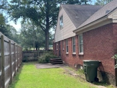 This duplex consistsof a 3 bedroom 1 bath unit and a 2 bedroom 1 on Links At Galloway in Tennessee - for sale on GolfHomes.com, golf home, golf lot