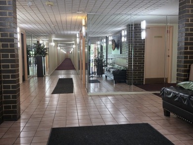 Charming and meticulously maintained 2-bedroom, 2-bath condo now on River Oaks Golf Course in Illinois - for sale on GolfHomes.com, golf home, golf lot
