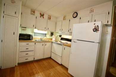 **DESIRABLE GOLDEN GATE! RESIDENT OWNED COMMUNITY** Spacious on Mainlands Golf Club in Florida - for sale on GolfHomes.com, golf home, golf lot