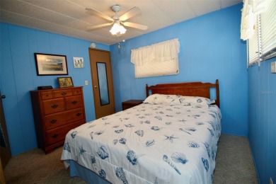 **DESIRABLE GOLDEN GATE! RESIDENT OWNED COMMUNITY** Spacious on Mainlands Golf Club in Florida - for sale on GolfHomes.com, golf home, golf lot