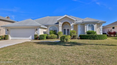A meticulous 3 bedroom, 2 bath with an attached 2 car garage on Spruce Creek Golf Club in Florida - for sale on GolfHomes.com, golf home, golf lot