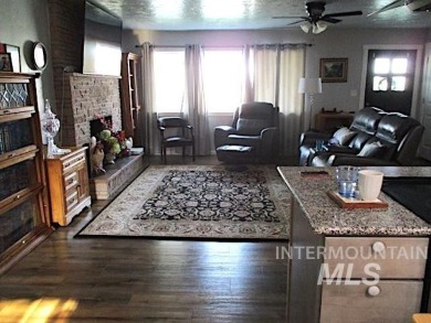 Beautifully remodeled single level home in a prime location of on Rolling Hills Golf Course in Idaho - for sale on GolfHomes.com, golf home, golf lot