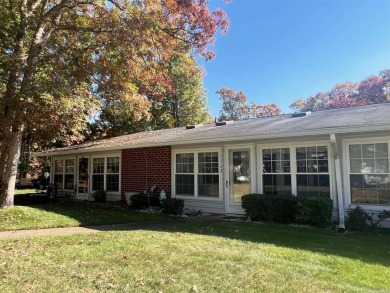 This Greenbriar features updated kitchen, bathroom with walk-in on Leisure Village Golf Course in New York - for sale on GolfHomes.com, golf home, golf lot