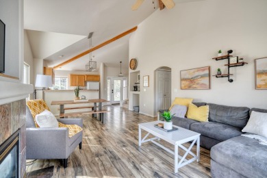 Discover the essence of Eagle Crest in this inviting corner unit on Eagle Crest Golf Resort - Resort Course in Oregon - for sale on GolfHomes.com, golf home, golf lot