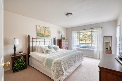 Discover the essence of Eagle Crest in this inviting corner unit on Eagle Crest Golf Resort - Resort Course in Oregon - for sale on GolfHomes.com, golf home, golf lot
