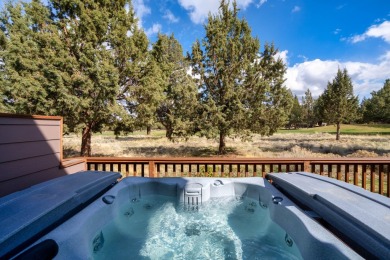 Discover the essence of Eagle Crest in this inviting corner unit on Eagle Crest Golf Resort - Resort Course in Oregon - for sale on GolfHomes.com, golf home, golf lot