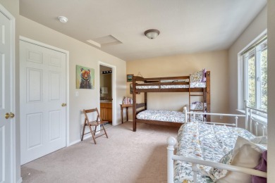 Discover the essence of Eagle Crest in this inviting corner unit on Eagle Crest Golf Resort - Resort Course in Oregon - for sale on GolfHomes.com, golf home, golf lot