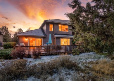 Discover the essence of Eagle Crest in this inviting corner unit on Eagle Crest Golf Resort - Resort Course in Oregon - for sale on GolfHomes.com, golf home, golf lot