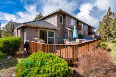 Discover the essence of Eagle Crest in this inviting corner unit on Eagle Crest Golf Resort - Resort Course in Oregon - for sale on GolfHomes.com, golf home, golf lot