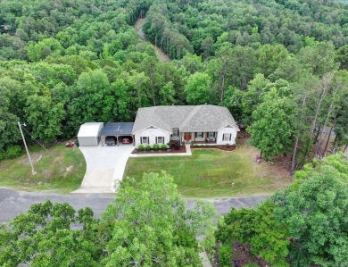 Welcome to this beautifully updated 3-bedroom, 2-bath home on Diamondhead Golf and Country Club in Arkansas - for sale on GolfHomes.com, golf home, golf lot