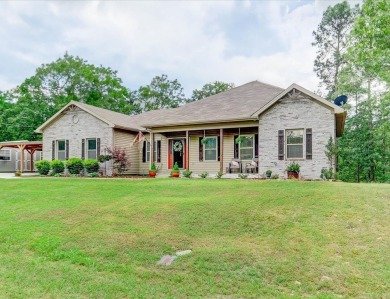 Welcome to this beautifully updated 3-bedroom, 2-bath home on Diamondhead Golf and Country Club in Arkansas - for sale on GolfHomes.com, golf home, golf lot