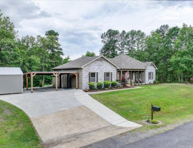 Welcome to this beautifully updated 3-bedroom, 2-bath home on Diamondhead Golf and Country Club in Arkansas - for sale on GolfHomes.com, golf home, golf lot
