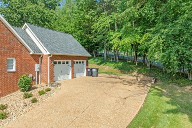 Here is a STUNNING HOME in the prestigious White Plains golfing on White Plains Golf Course in Tennessee - for sale on GolfHomes.com, golf home, golf lot