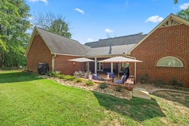 Here is a STUNNING HOME in the prestigious White Plains golfing on White Plains Golf Course in Tennessee - for sale on GolfHomes.com, golf home, golf lot
