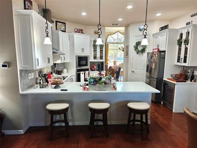 WELCOME TO YOUR BEAUTIFUL POOL HOME!! THIS STUNNING 3,000+ sq on Silverthorn Country Club in Florida - for sale on GolfHomes.com, golf home, golf lot