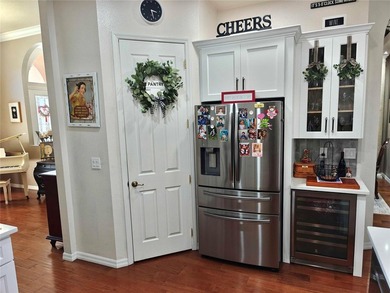 WELCOME TO YOUR BEAUTIFUL POOL HOME!! THIS STUNNING 3,000+ sq on Silverthorn Country Club in Florida - for sale on GolfHomes.com, golf home, golf lot