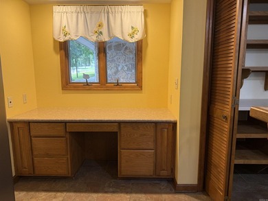 INDIAN HILLS GOLF COURSE BEAUTY!!  Step into the entryway & be on Indian Hills Country Club in Arkansas - for sale on GolfHomes.com, golf home, golf lot