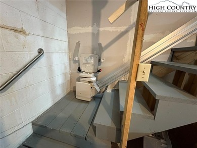 Fabulously located home in the resort community of Linville Land on Land Harbor Golf Course in North Carolina - for sale on GolfHomes.com, golf home, golf lot