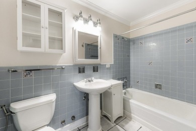 PERFECT GLENVIEW LOCATION..  LARGE 1BR 1BA UNIT OVERLOOKING on Glenview Park Golf Club in Illinois - for sale on GolfHomes.com, golf home, golf lot