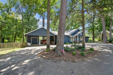 LAKEFRONT COTTAGE IN THE PINES – SPRING CREEK COUNTRY CLUB! on Spring Creek Country Club in Texas - for sale on GolfHomes.com, golf home, golf lot