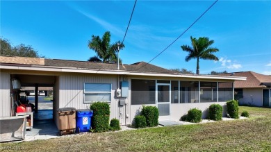 This Florida-style 2 BR/1 Bath condo in Golf wood I is the on Lehigh Resort Club in Florida - for sale on GolfHomes.com, golf home, golf lot