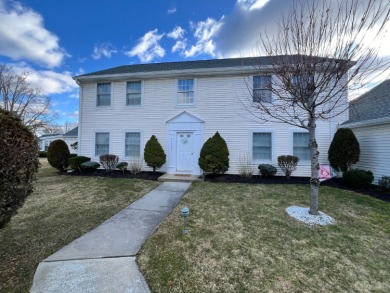 Take a look at this charming well kept 2 bed 2 bath condo in the on Rossmoor Golf Club in New Jersey - for sale on GolfHomes.com, golf home, golf lot