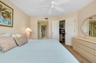 Welcome to easy Florida living in this turnkey 2-bedroom on Plantation Golf and Country Club in Florida - for sale on GolfHomes.com, golf home, golf lot