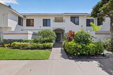 beautiful 2 bedroom 2 bath condo with tranquil lake and golf on Gleneagles Golf and Country Club in Florida - for sale on GolfHomes.com, golf home, golf lot