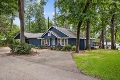 LAKEFRONT COTTAGE IN THE PINES – SPRING CREEK COUNTRY CLUB! on Spring Creek Country Club in Texas - for sale on GolfHomes.com, golf home, golf lot