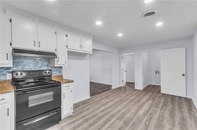 Great house with lots of space and 4 bedrooms. Home has a split on Cobbs Glen Country Club in South Carolina - for sale on GolfHomes.com, golf home, golf lot