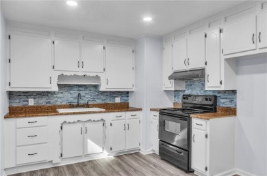Great house with lots of space and 4 bedrooms. Home has a split on Cobbs Glen Country Club in South Carolina - for sale on GolfHomes.com, golf home, golf lot