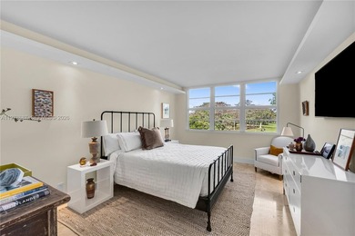 Welcome to this beautiful, bright and airy fully updated on  in Florida - for sale on GolfHomes.com, golf home, golf lot