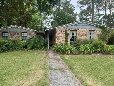 This spacious 4-bedroom, 3-bathroom home in the highly desirable on Killearn Country Club and Inn in Florida - for sale on GolfHomes.com, golf home, golf lot