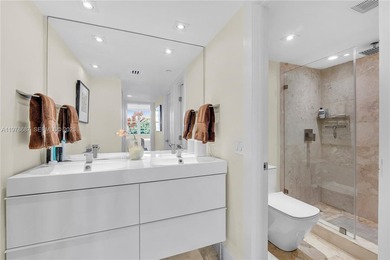 Welcome to this beautiful, bright and airy fully updated on  in Florida - for sale on GolfHomes.com, golf home, golf lot