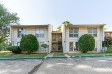 Located at 803 Cardinal Creek BLVD Unit B, Norman, OK 73072 on Jimmie Austin OU Golf Club in Oklahoma - for sale on GolfHomes.com, golf home, golf lot