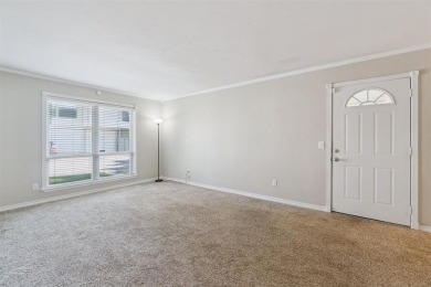 Located at 803 Cardinal Creek BLVD Unit B, Norman, OK 73072 on Jimmie Austin OU Golf Club in Oklahoma - for sale on GolfHomes.com, golf home, golf lot