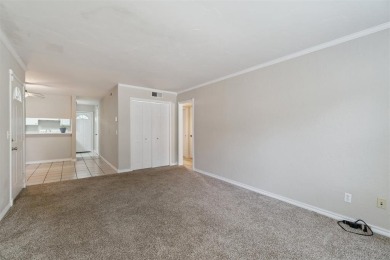 Located at 803 Cardinal Creek BLVD Unit B, Norman, OK 73072 on Jimmie Austin OU Golf Club in Oklahoma - for sale on GolfHomes.com, golf home, golf lot