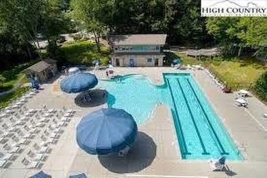 CURRENT BEECH MOUNTAIN CLUB INCLUDED on this gentle slope easy on Beech Mountain Club in North Carolina - for sale on GolfHomes.com, golf home, golf lot