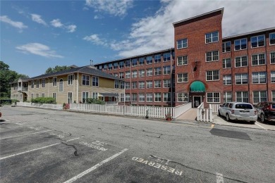 This lovely one bed, one bath condo is located within the much on Kirkbrae Country Club in Rhode Island - for sale on GolfHomes.com, golf home, golf lot