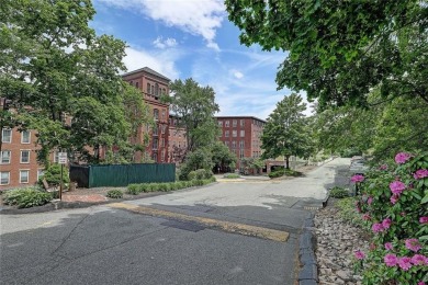 This lovely one bed, one bath condo is located within the much on Kirkbrae Country Club in Rhode Island - for sale on GolfHomes.com, golf home, golf lot
