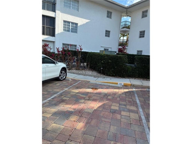 ESTATE SALE: HANDYMAN SPECIAL BARGAIN OPPORTUNITY! Completely on High Point Country Club in Florida - for sale on GolfHomes.com, golf home, golf lot