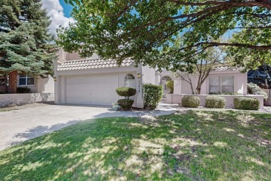 Lovely single story 2 Bedroom 1.75 Bath home in gated Tanoan on Tanoan Country Club in New Mexico - for sale on GolfHomes.com, golf home, golf lot