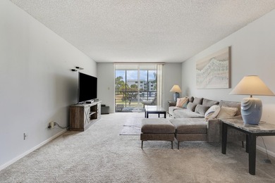 Large 2/2 with gorgeous view of the golf course and pool. Bonus* on Poinciana Golf Club in Florida - for sale on GolfHomes.com, golf home, golf lot